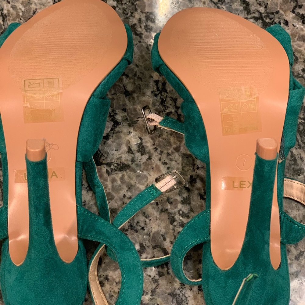 So me green sandal heel shoe